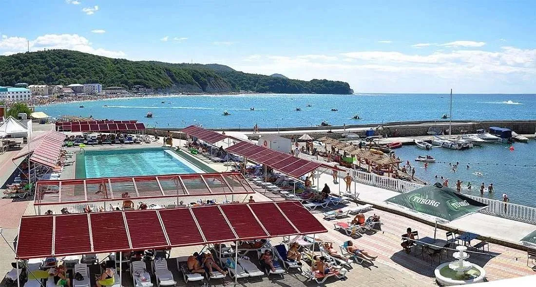 Прямая видимость моря на снимках и в описании